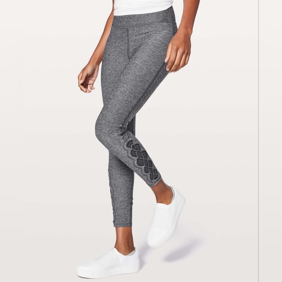 Lululemon Women's Size 4 Tied To It Tight 7/8 Length 25" inseam - Picture 1 of 11